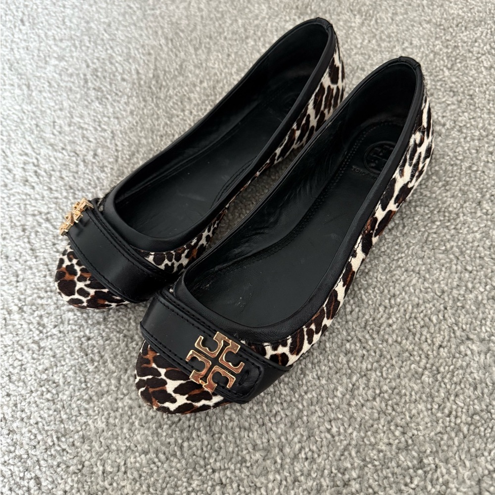 Tory Burch Leopard Fur Flats, size 7
